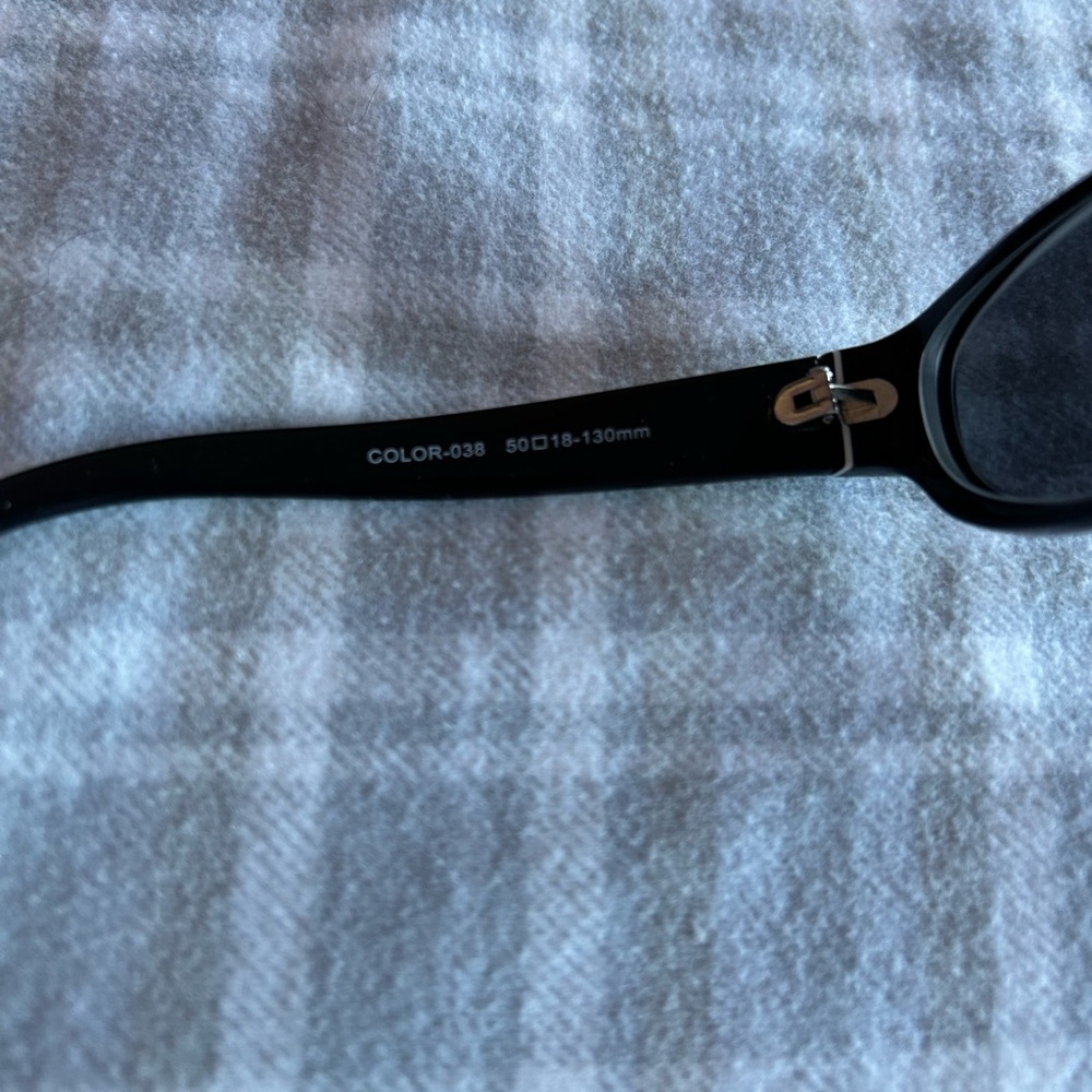 Esprit Elegant Black Sunglasses w/ prescription lenses - Picture 7 of 8